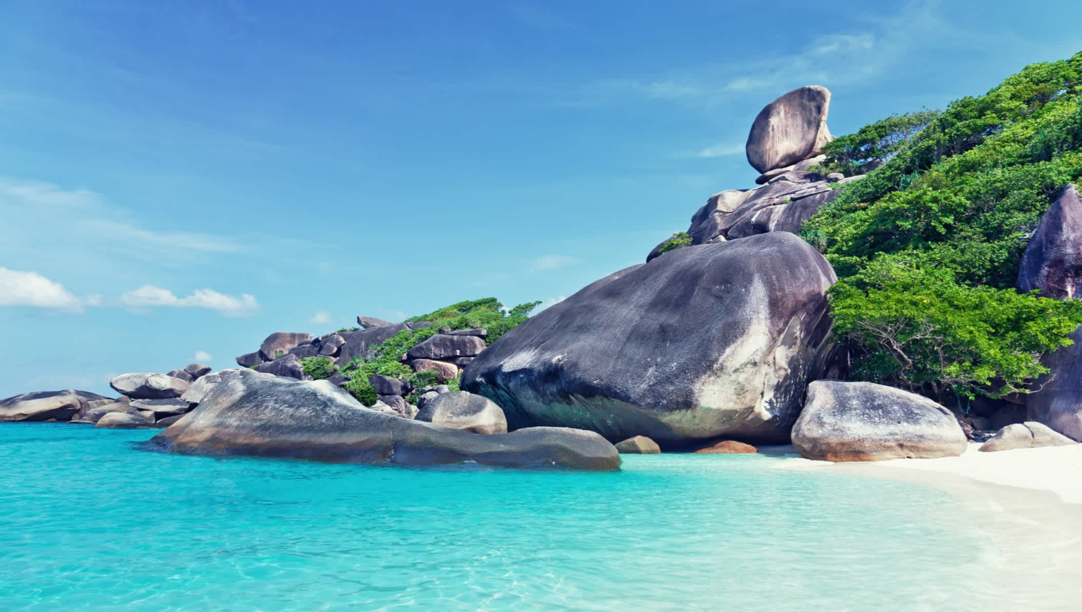 Paradiesischer Strand mir klarem Wasser und Meer, Donald Duck Bay, Similan-Inseln