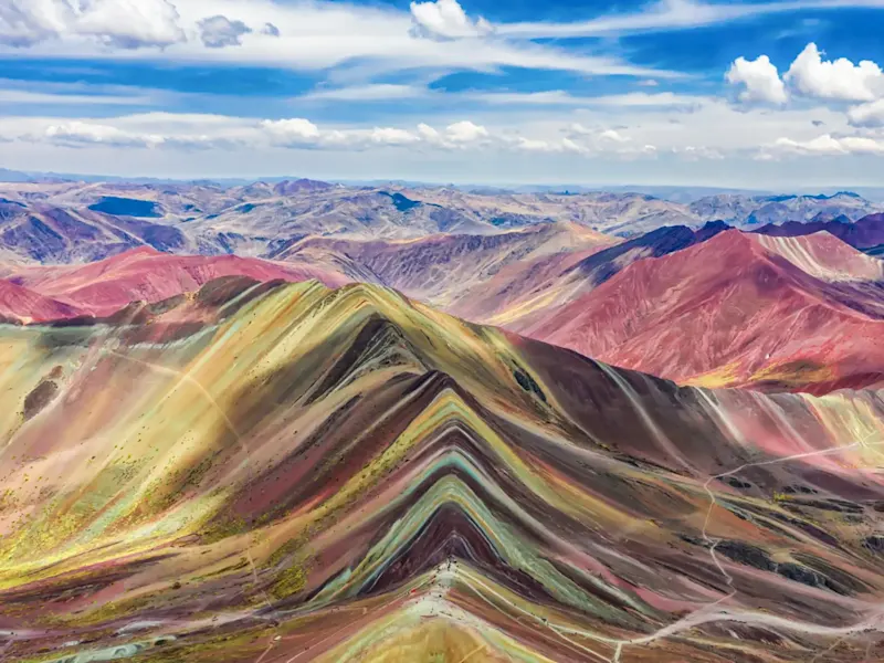 Peru, Cusco, Vinicunca Faszinierende, regenbogenartige Farben der Vinicunca (Rainbow Mountains), Cusco, Peru.