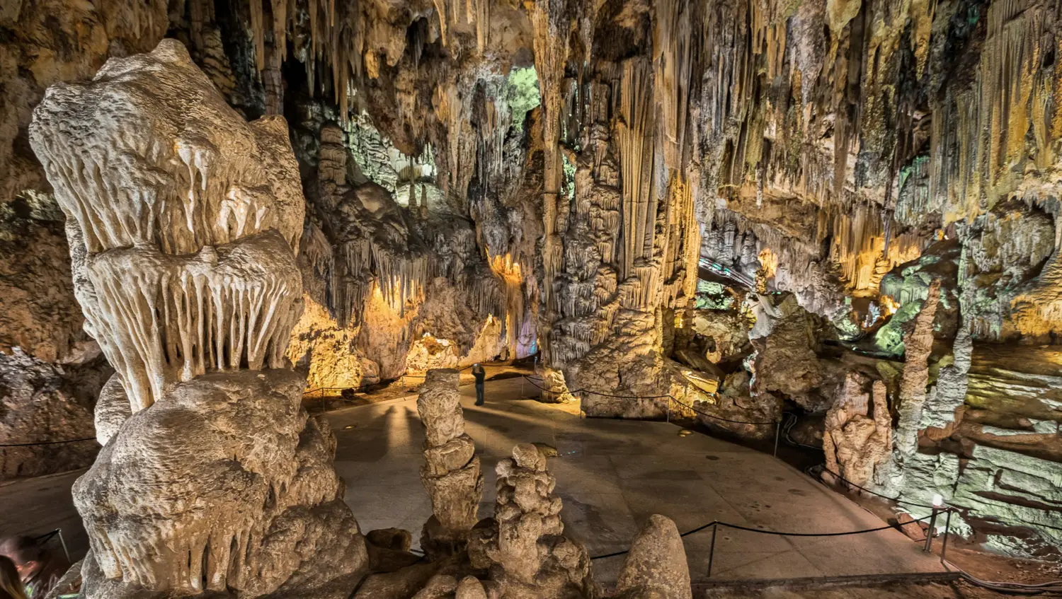 Spanien, Andalusien, Nerja-Höhle Geologische Formationen in der berühmten Nerja-Höhle, Andalusien, Spanien
