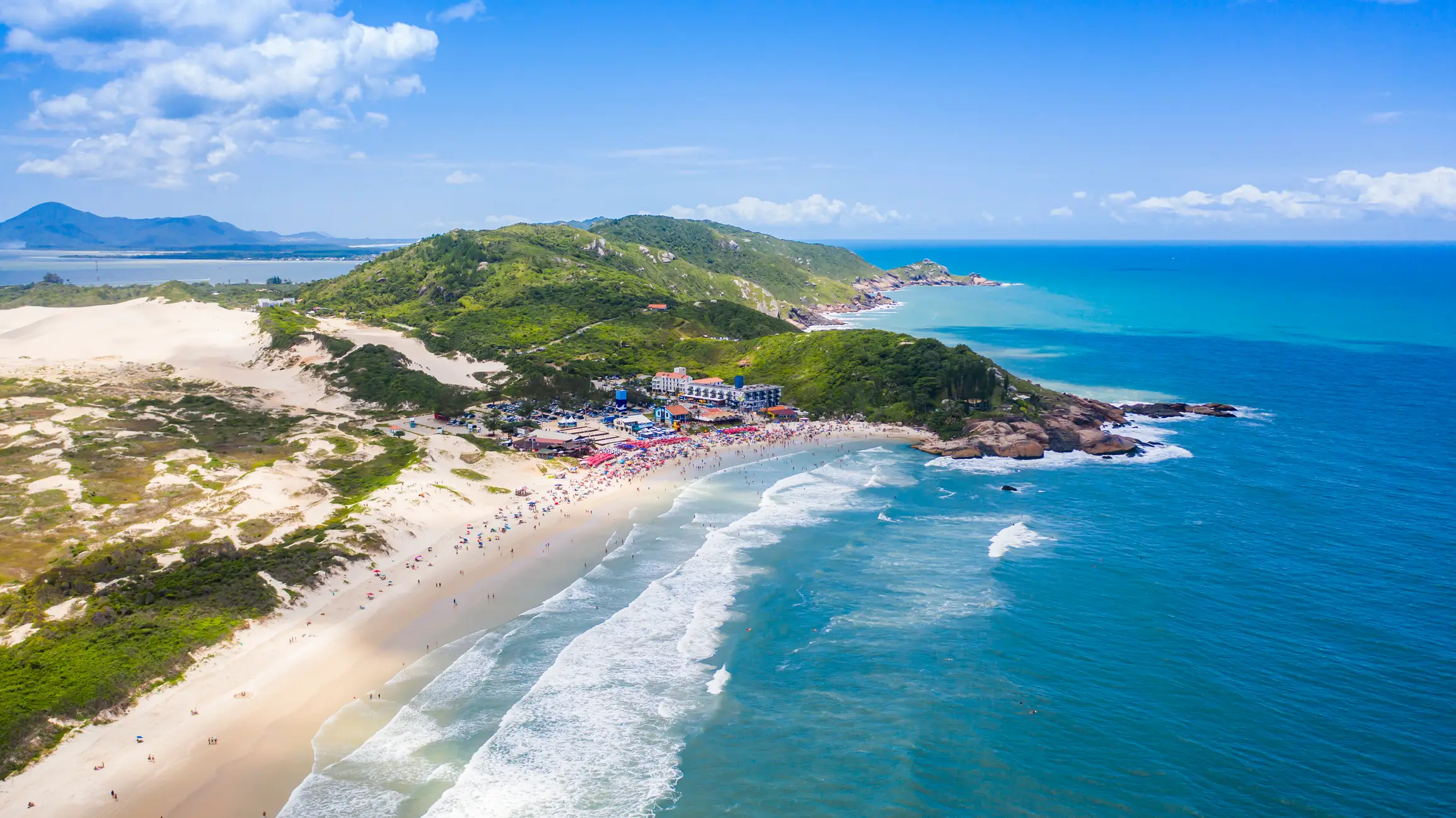Brasilien, Santa Catarina, Florianopolis Luftaufnahme von Joaquina Beach, Florianopolis, Santa Catarina, Brasilien.