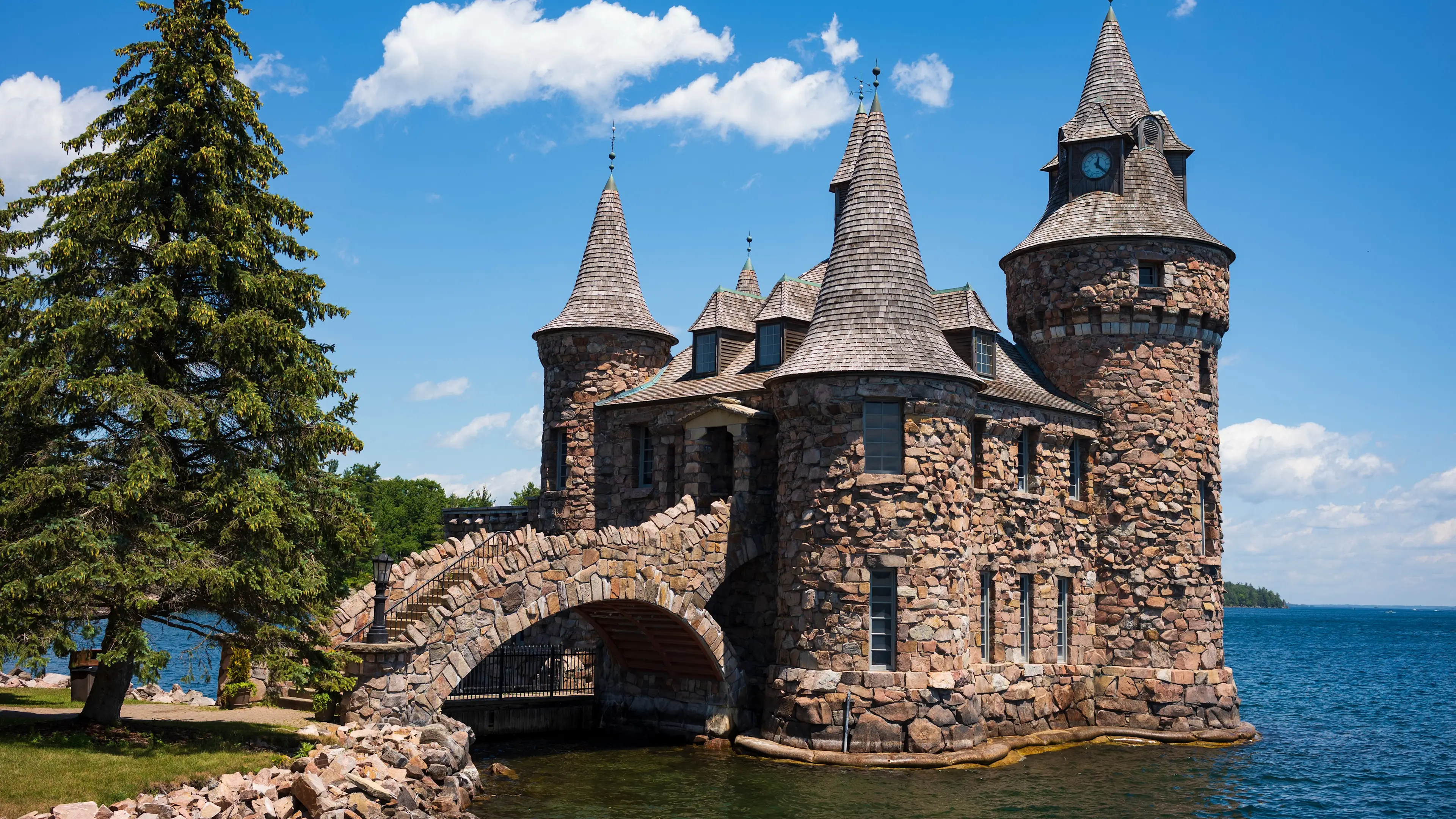 Canada Mille-Îles Château de Boldt La centrale électrique de Boldt Castle, un symbole important et une attraction touristique, se trouve dans la région des Mille-Îles sur Heart Island, dans le fleuve Saint-Laurent, Canada