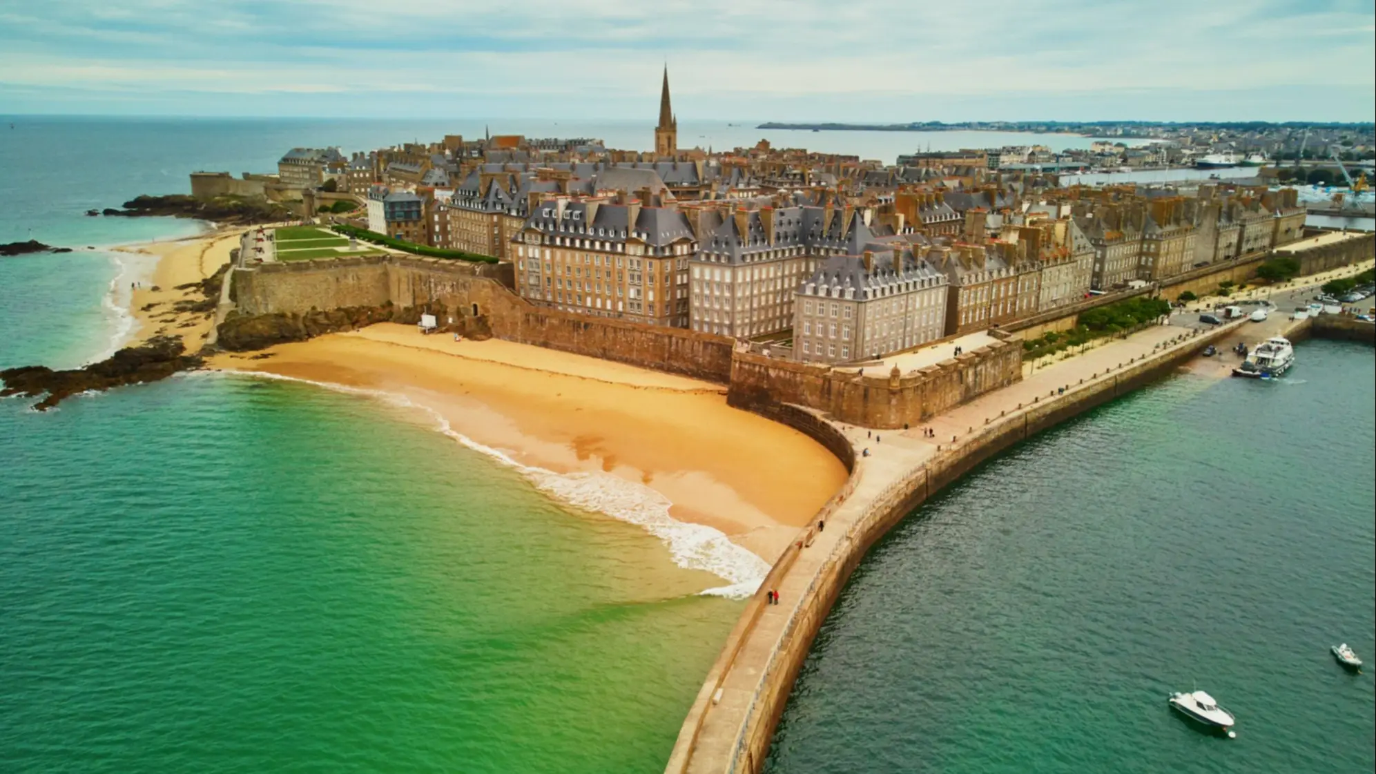 Drohnenaufnahme von Saint-Malo, Bretagne, Frankreich