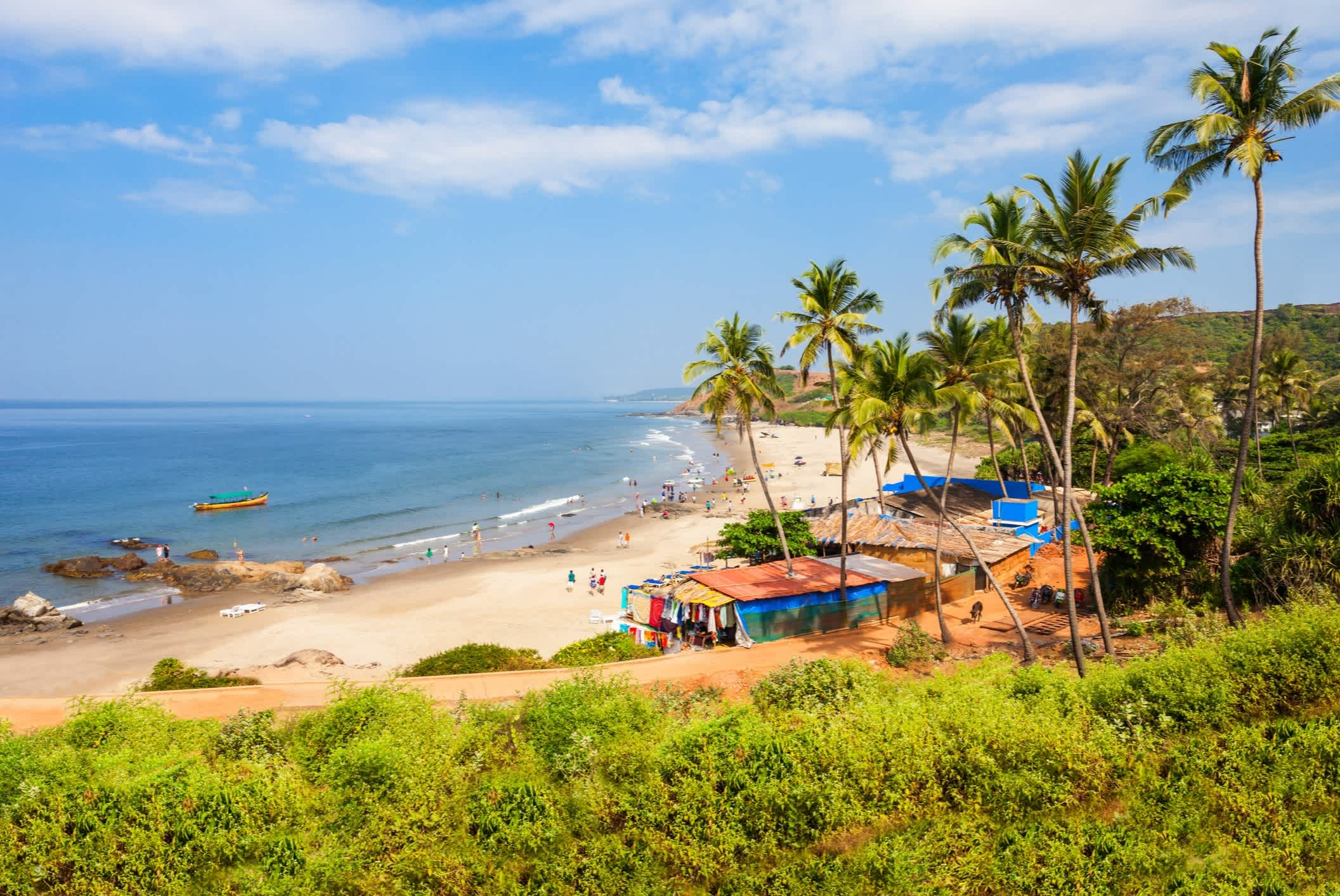 Panoramablick von Ozran Beach in Nord-Goa, Indien

