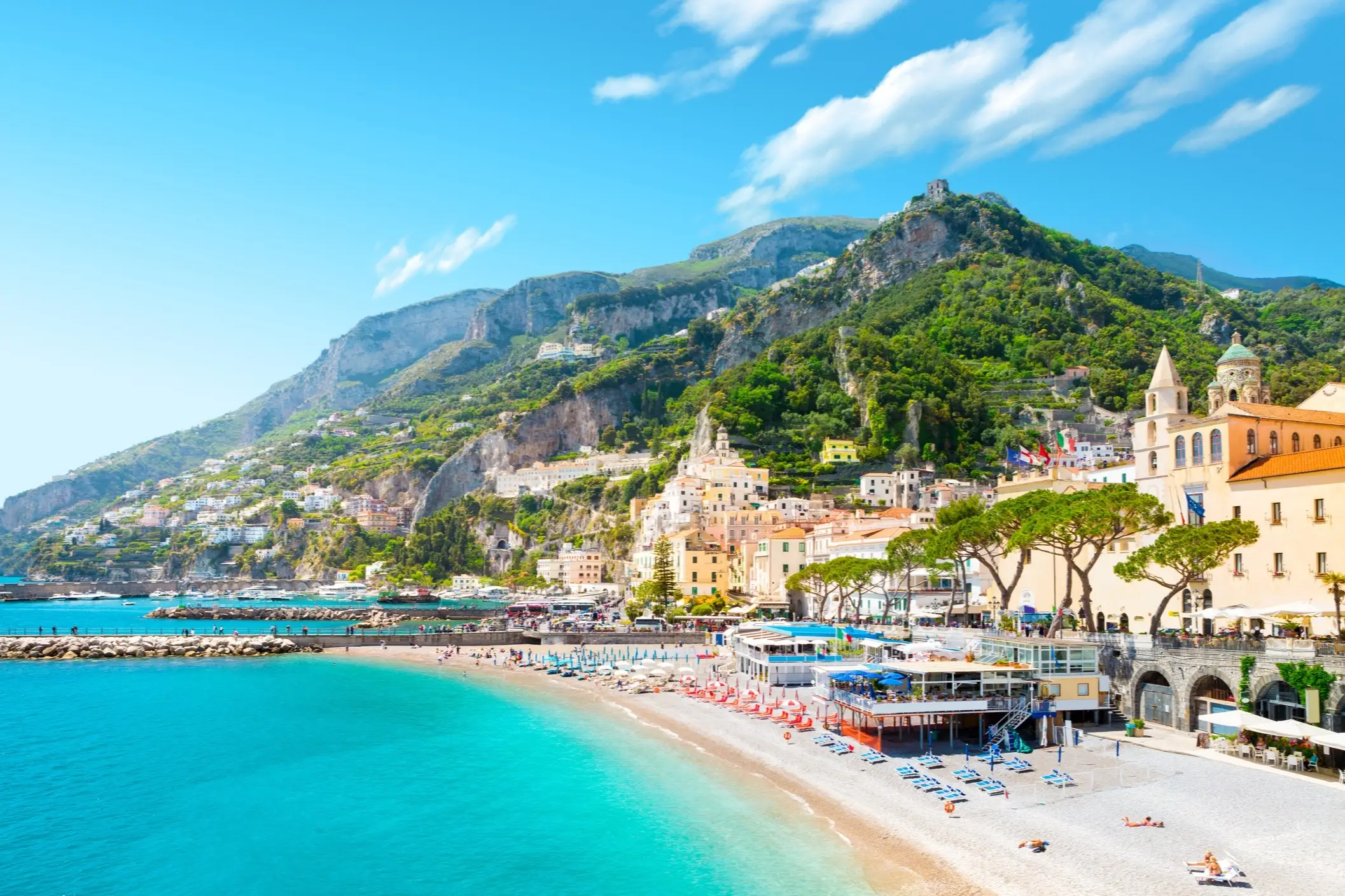 Italien, Amalfiküste, Minori, Badeurlaub Erstaunliche Aussicht auf Minori an der Amalfiküste, Kampanien, Italien.
