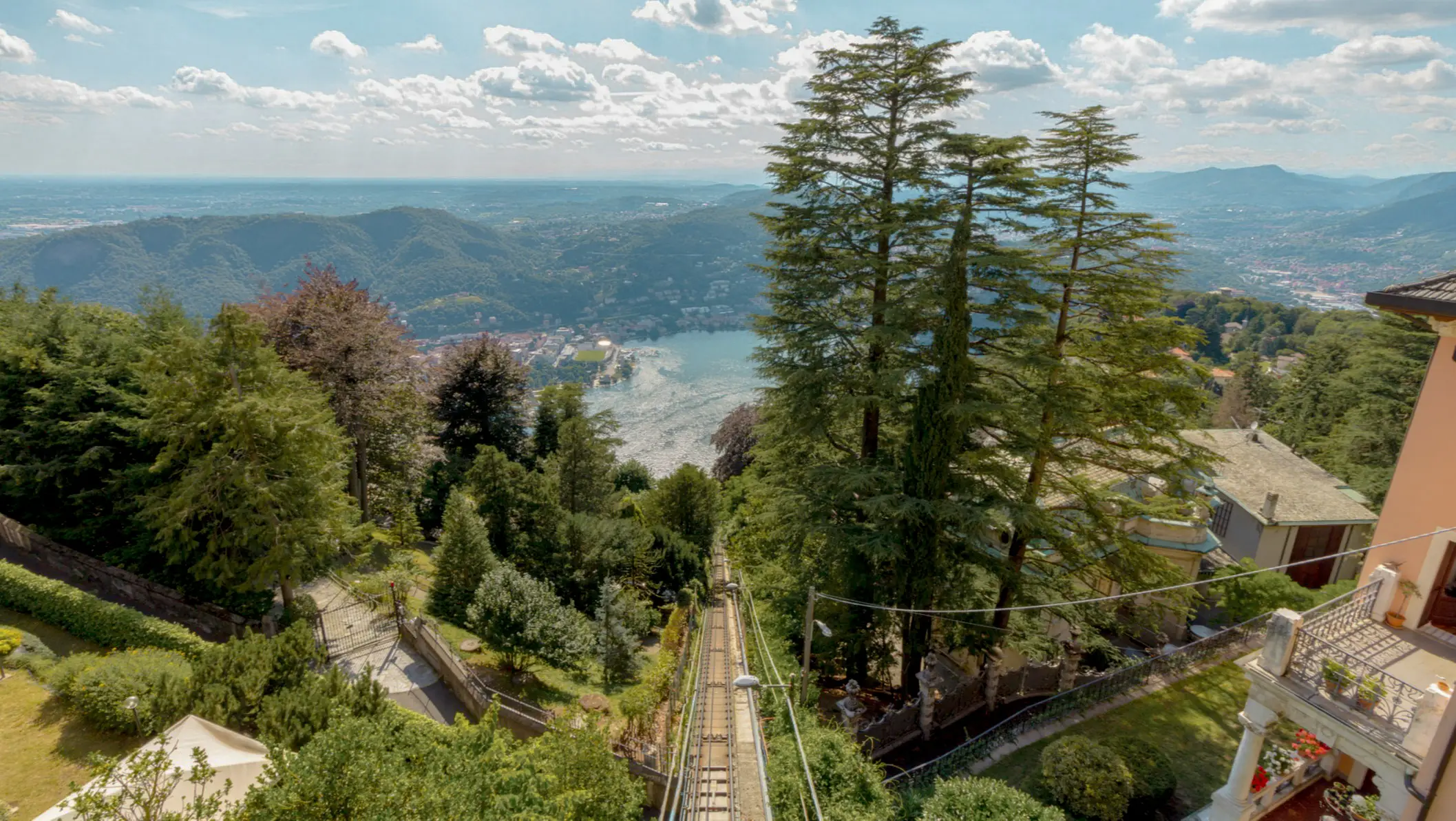 Brunate, Comer See Hochwinkelansicht des Comer Sees gegen den Himmel