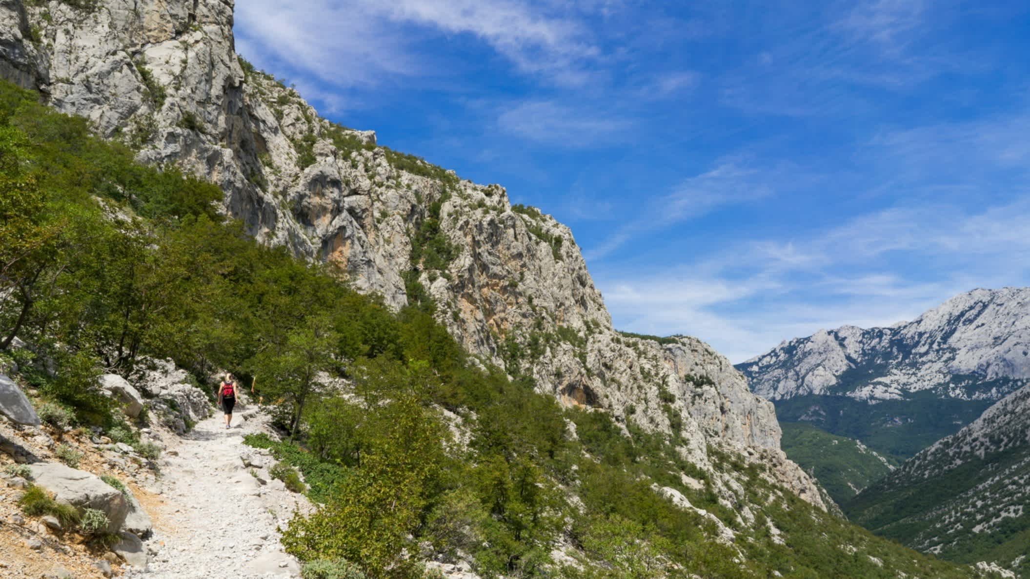 Belle journée d'été ensoleillée dans le parc national de Paklenica en Croatie