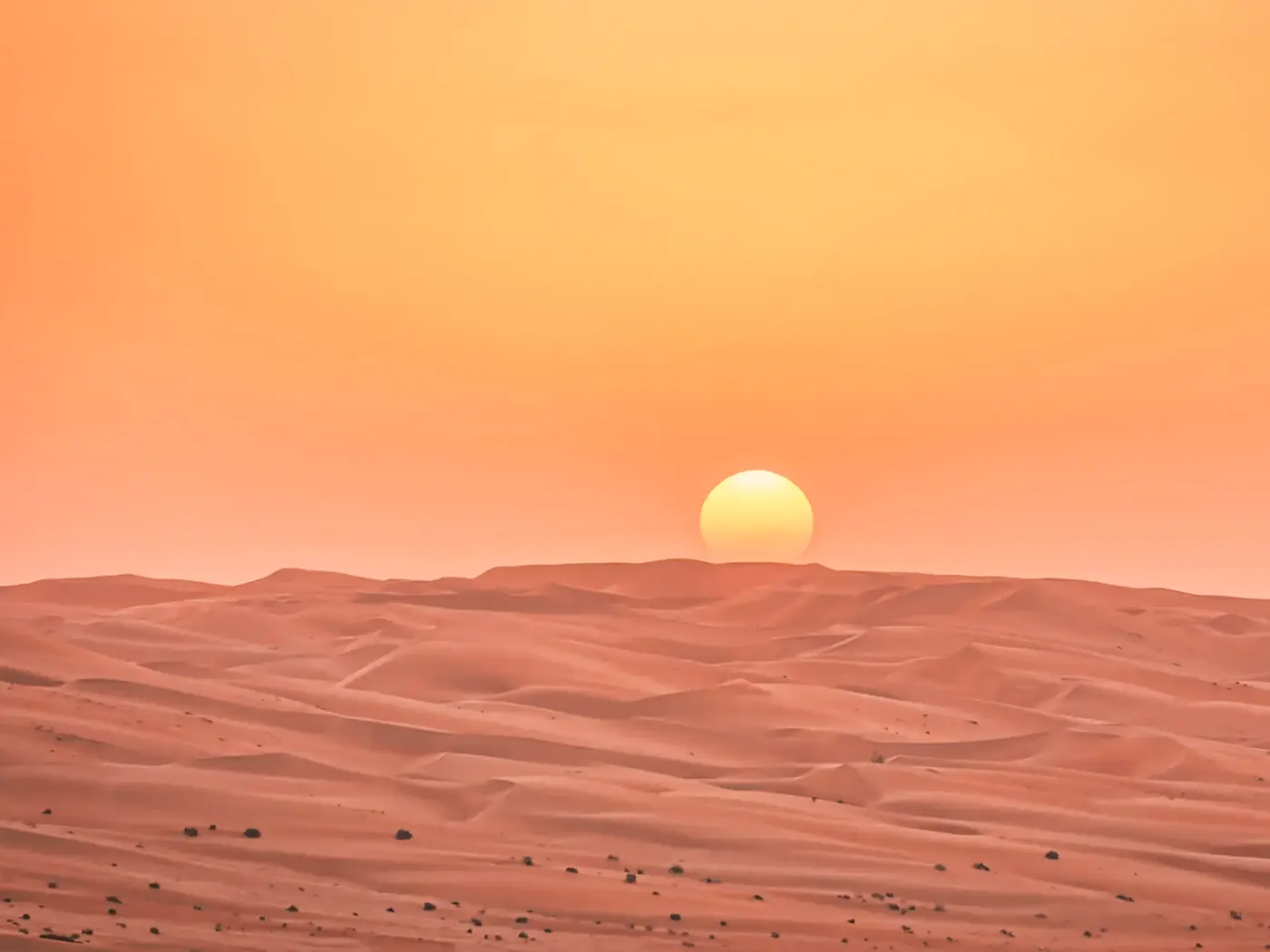 Saudi-Arabien, Asir, Rub al-Chali Sonnenuntergang über den Sanddünen in der Rub al-Chali Wüste. Rub al-Chali, Asir, Saudi-Arabien.