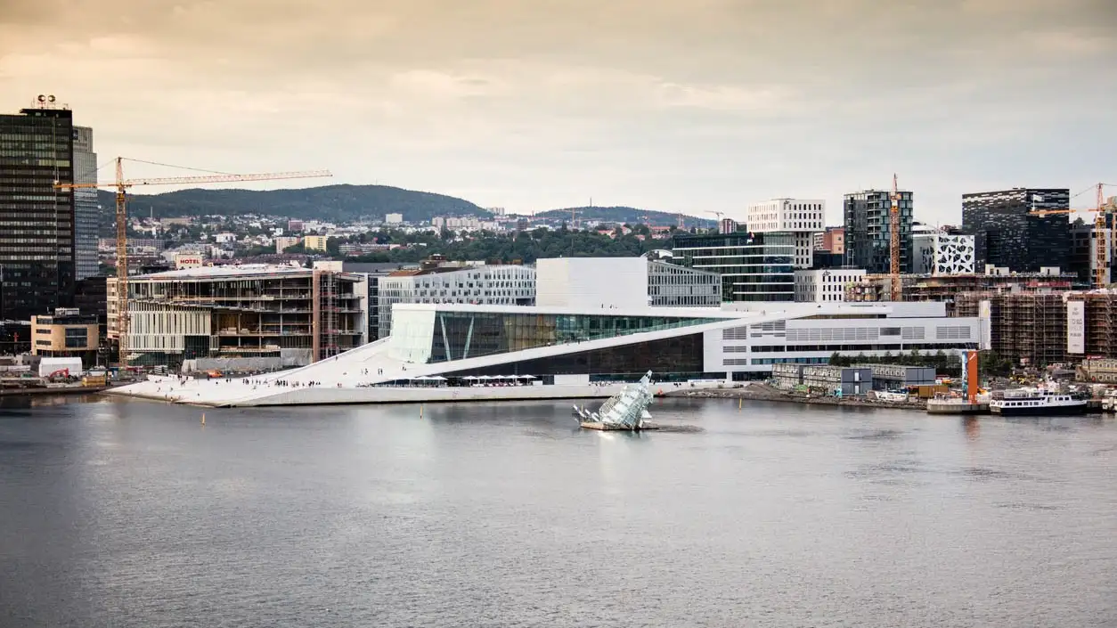 La silhouette moderne d'Oslo, en Norvège, avec son opéra