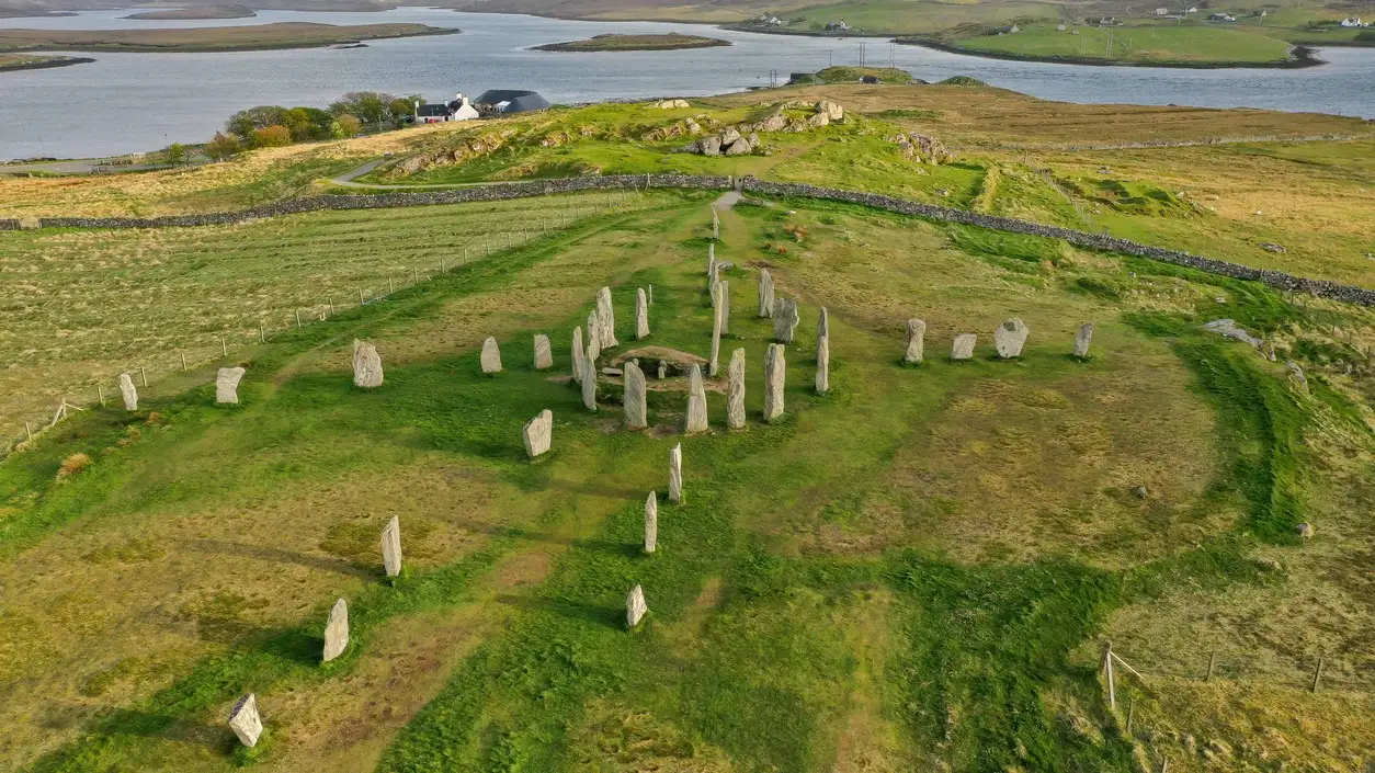 Luftaufnahme mit Blick auf die Callanish Standing Stones