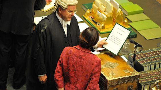 A House of Commons Clerk holds out the Affirmation for a newly elected Member of Parliament to read (2010), © UK Parliament/Catherine Bebbington (CC BY-NC-ND 2.0)