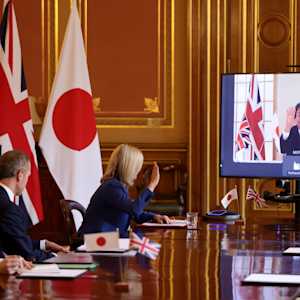 Secretary of State for International Trade and Liz Truss MP speaking to Japan’s Foreign Minister Motegi Toshimitsu (Andrew Parsons / No 10 Downing Street, CC BY-NC-ND 2.0)