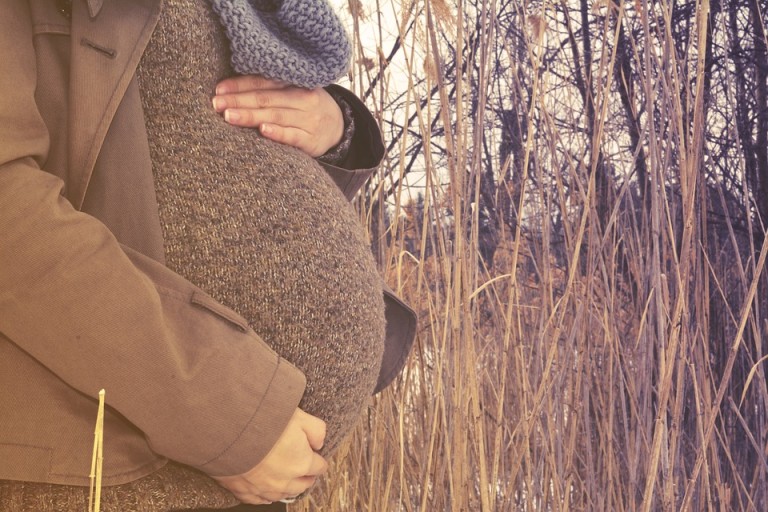 W ciąży nie wolno stosować większości leków. Jak więc sobie poradzić z mdłościami w ciąży? Pomóc mogą domowe, naturalne sposoby!