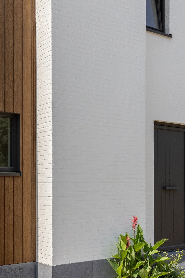 White facade with BOSS clima brick effect