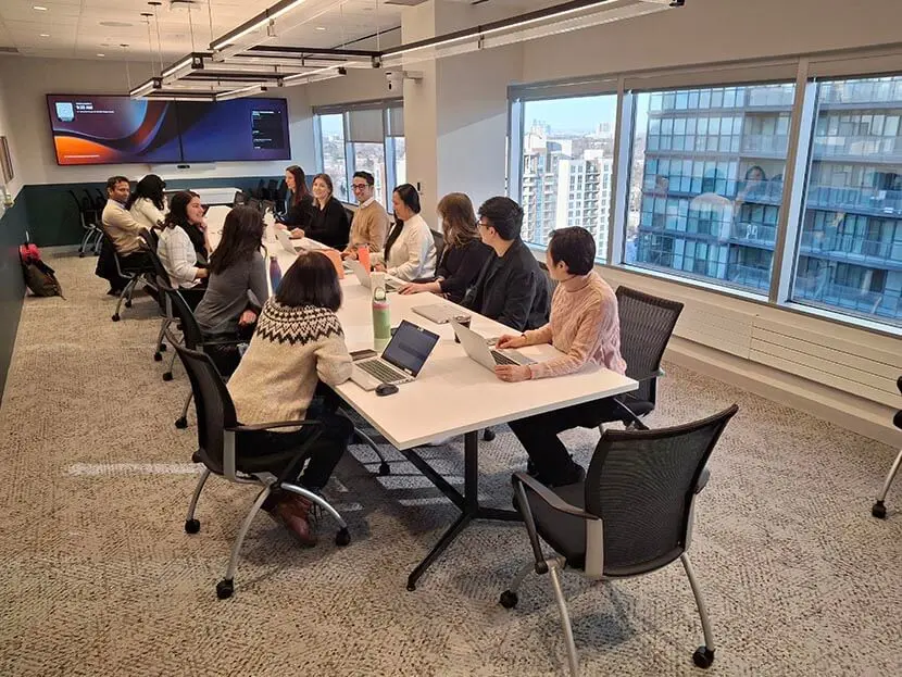 Meeting room with state-of-the-art technology to enable a hybrid workplace