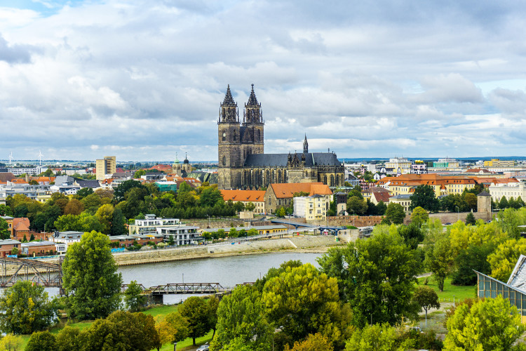 Ansicht der Stadt Magdeburg mit der Sehenswürdigkeit Magdeburger Dom