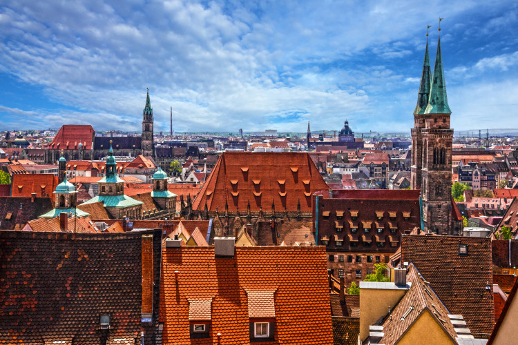 Ansicht der Stadt Nürnberg von oben mit historischer Altstadt