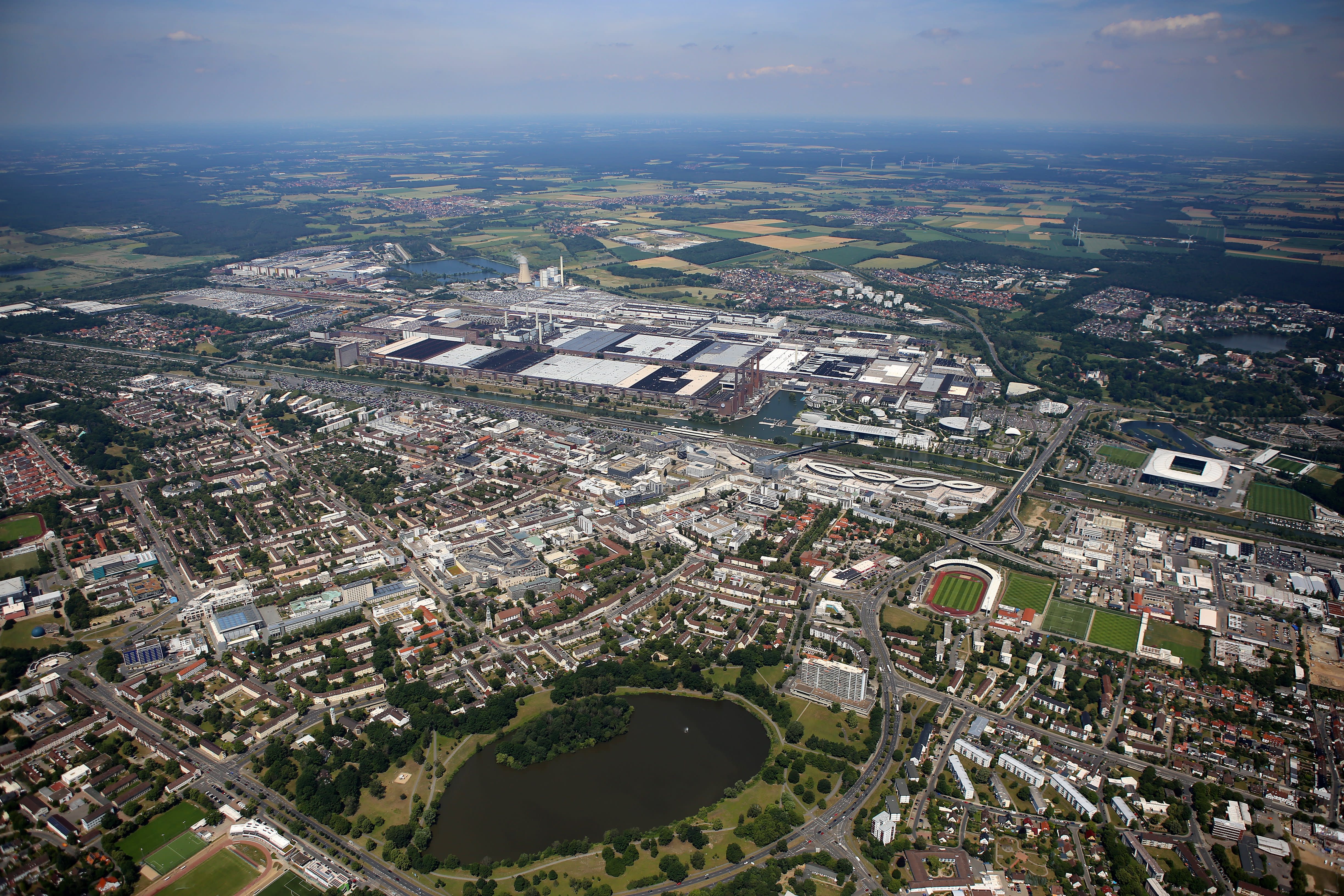 Ansicht der Stadt Wolfsburg aus der Luft 