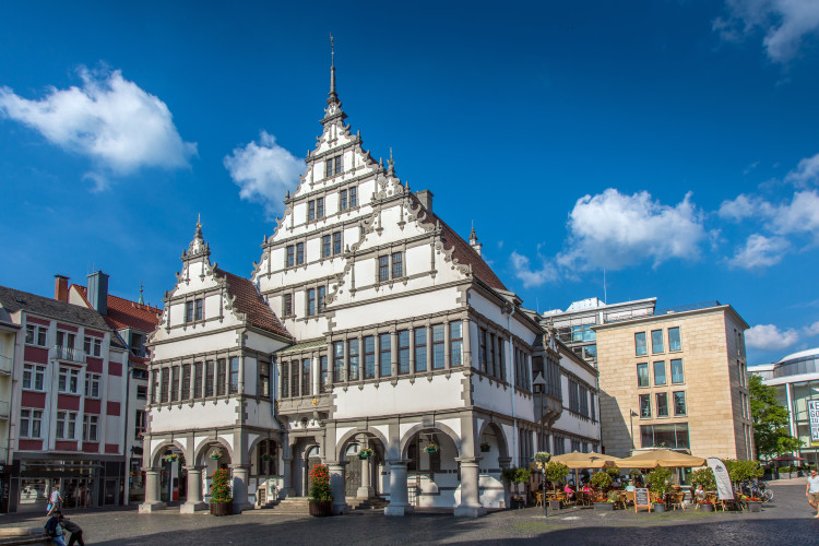 Busunternehmen Paderborn - Ansicht historisches Gebäude