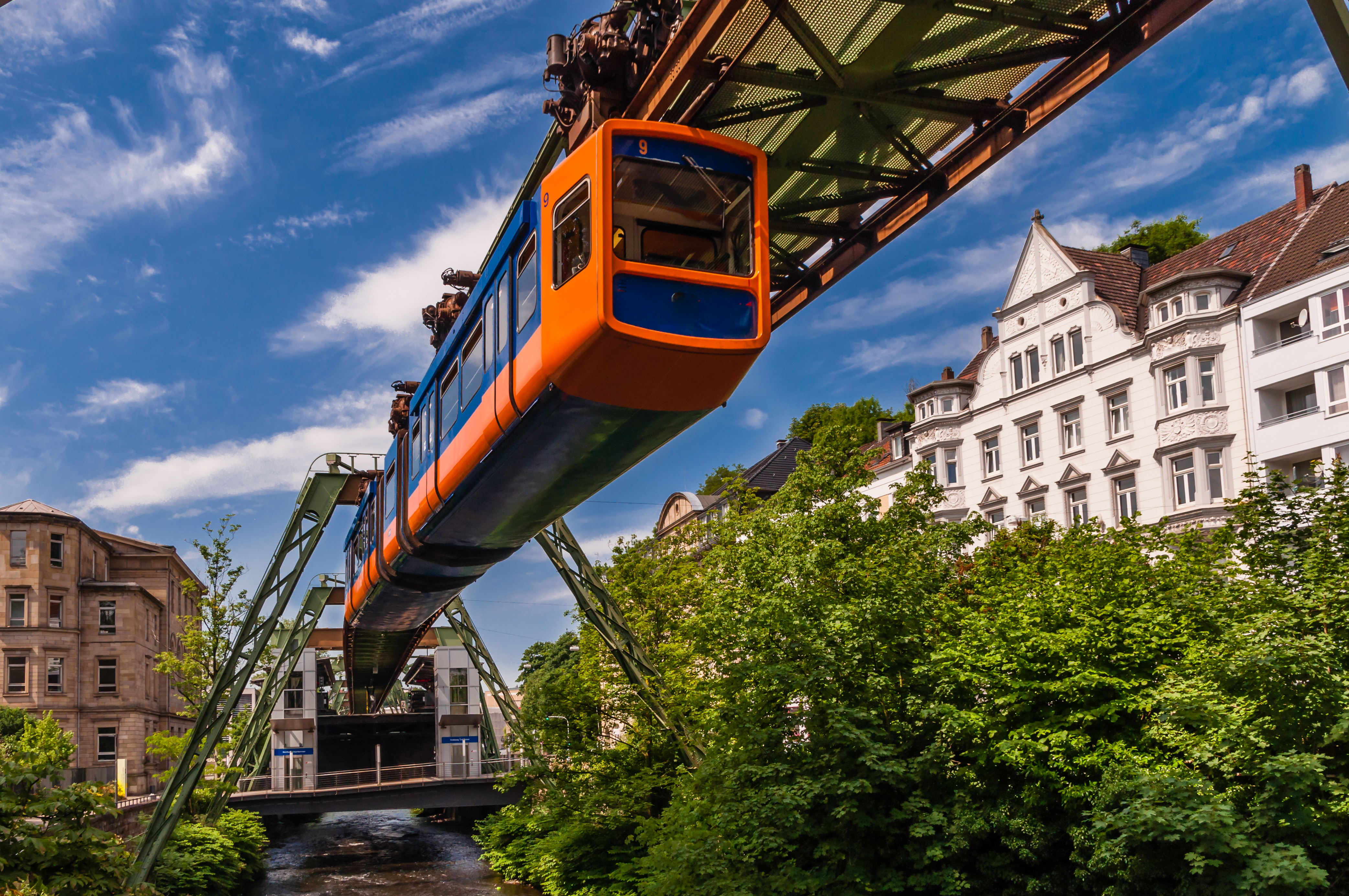 Ausflugsziel von Krefeld aus - Schwebebahn in Wuppertal