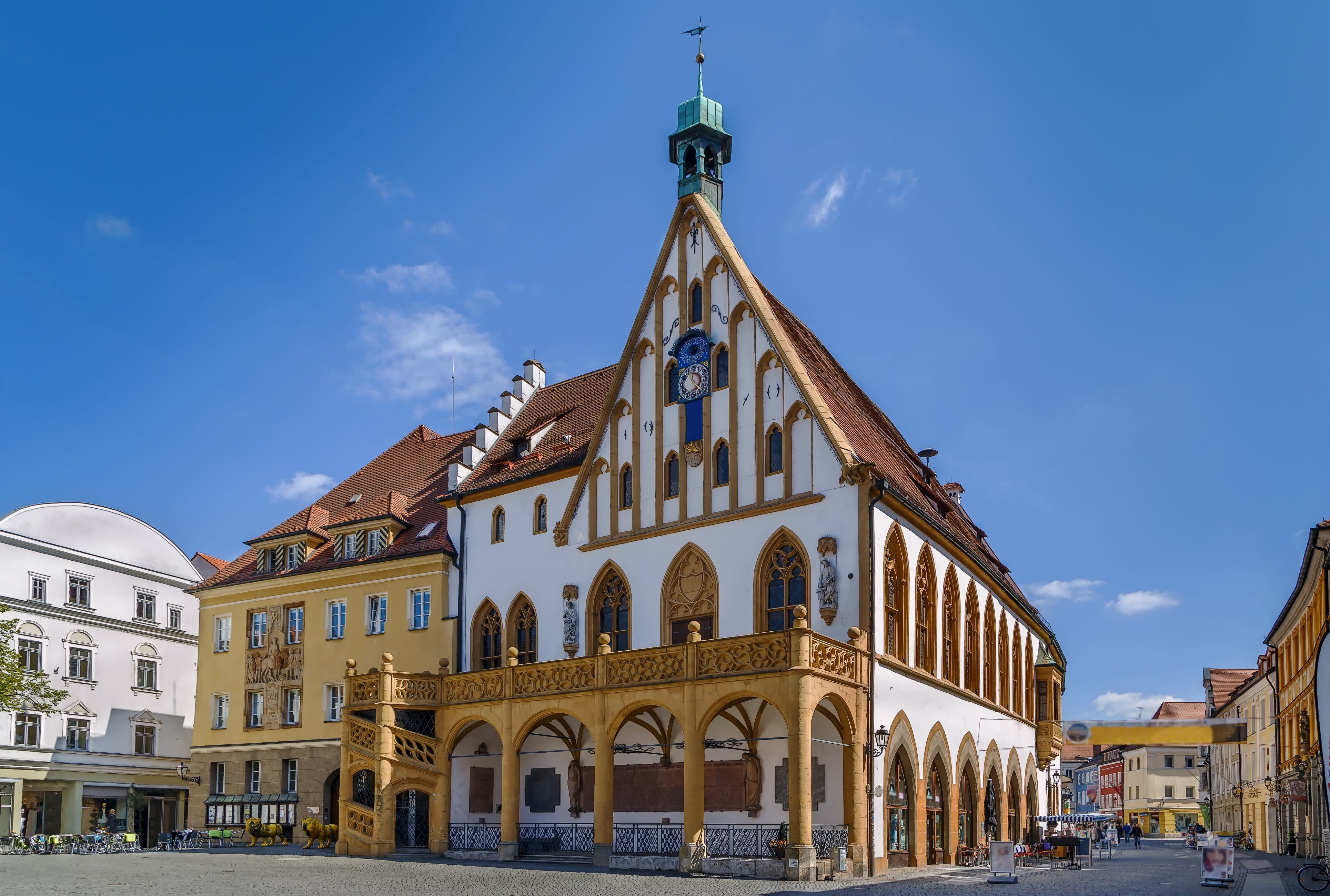 Ansicht der Stadt Amberg mit Blick auf das Rathaus