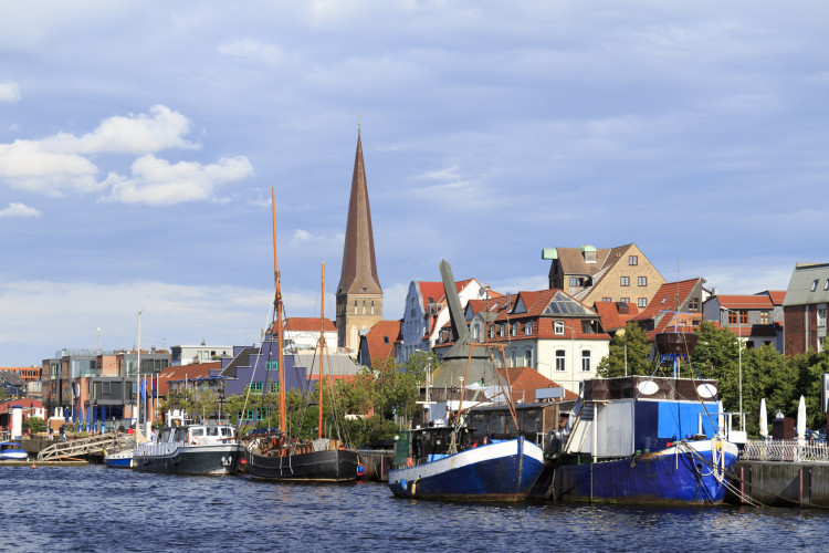 Rostock - Ansicht Schiffe im Stadthafen
