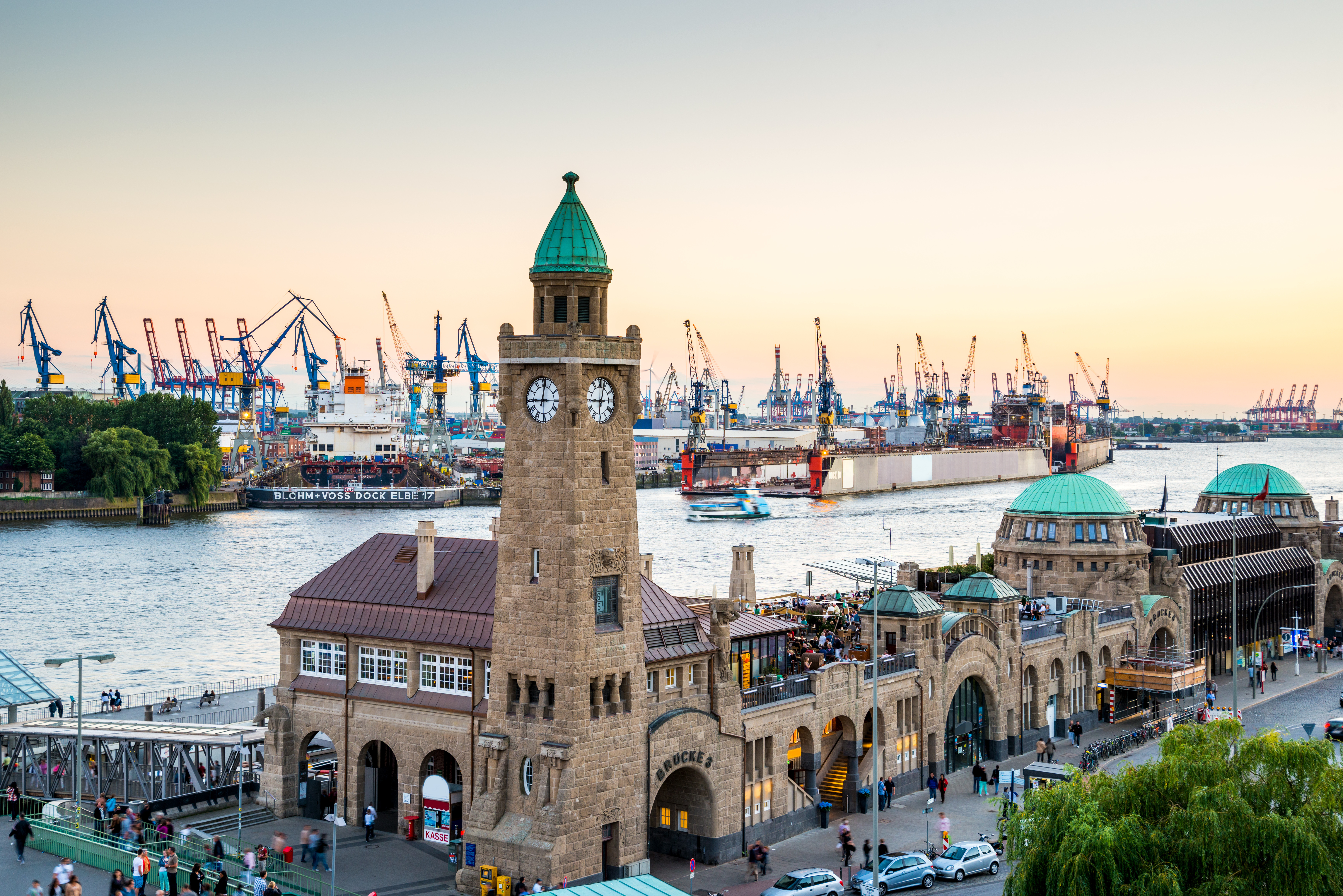 Hamburg - Blick auf den Hamburger Hafen