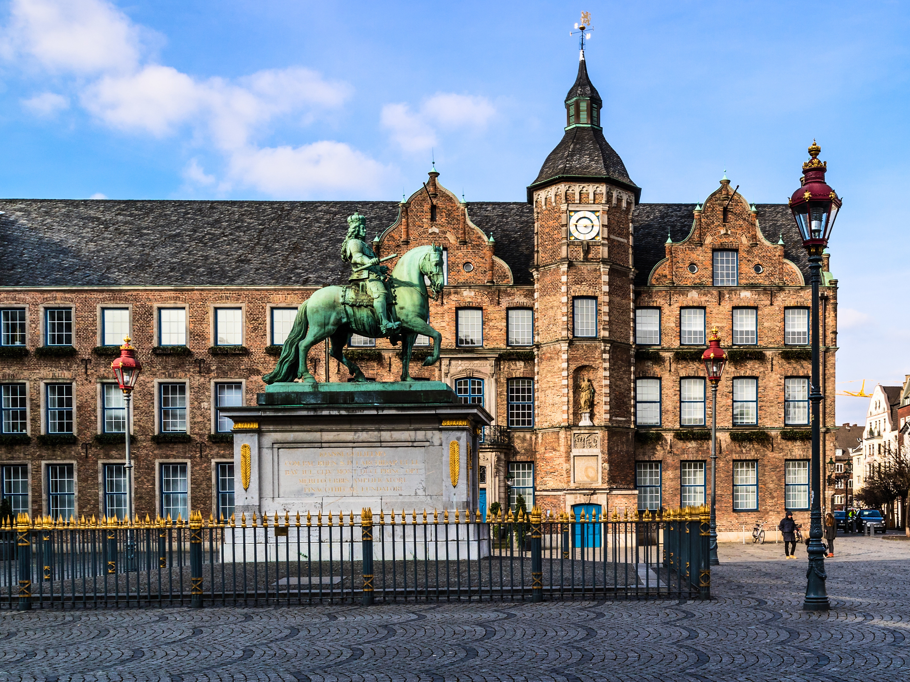 Ansicht der Stadt Düsseldorf mit der Sehenswürdigkeit Altstadt