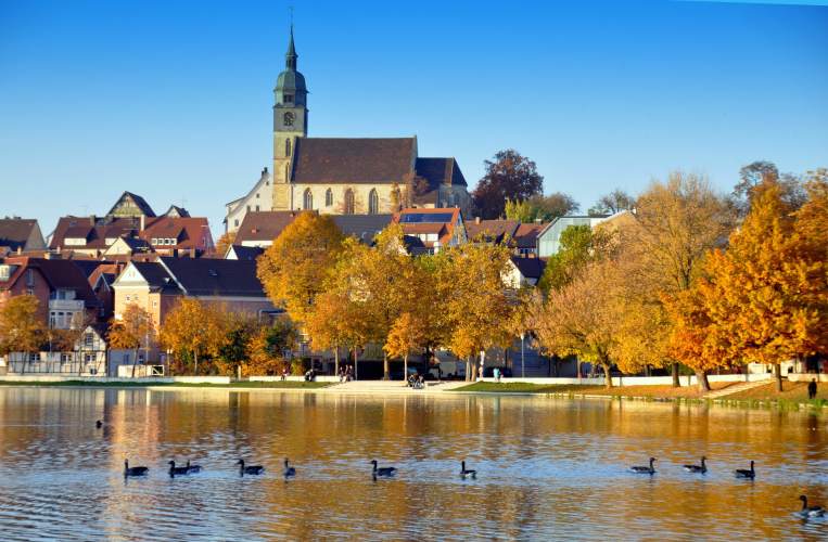 Ansicht der Stadt Böblingen im Herbst 