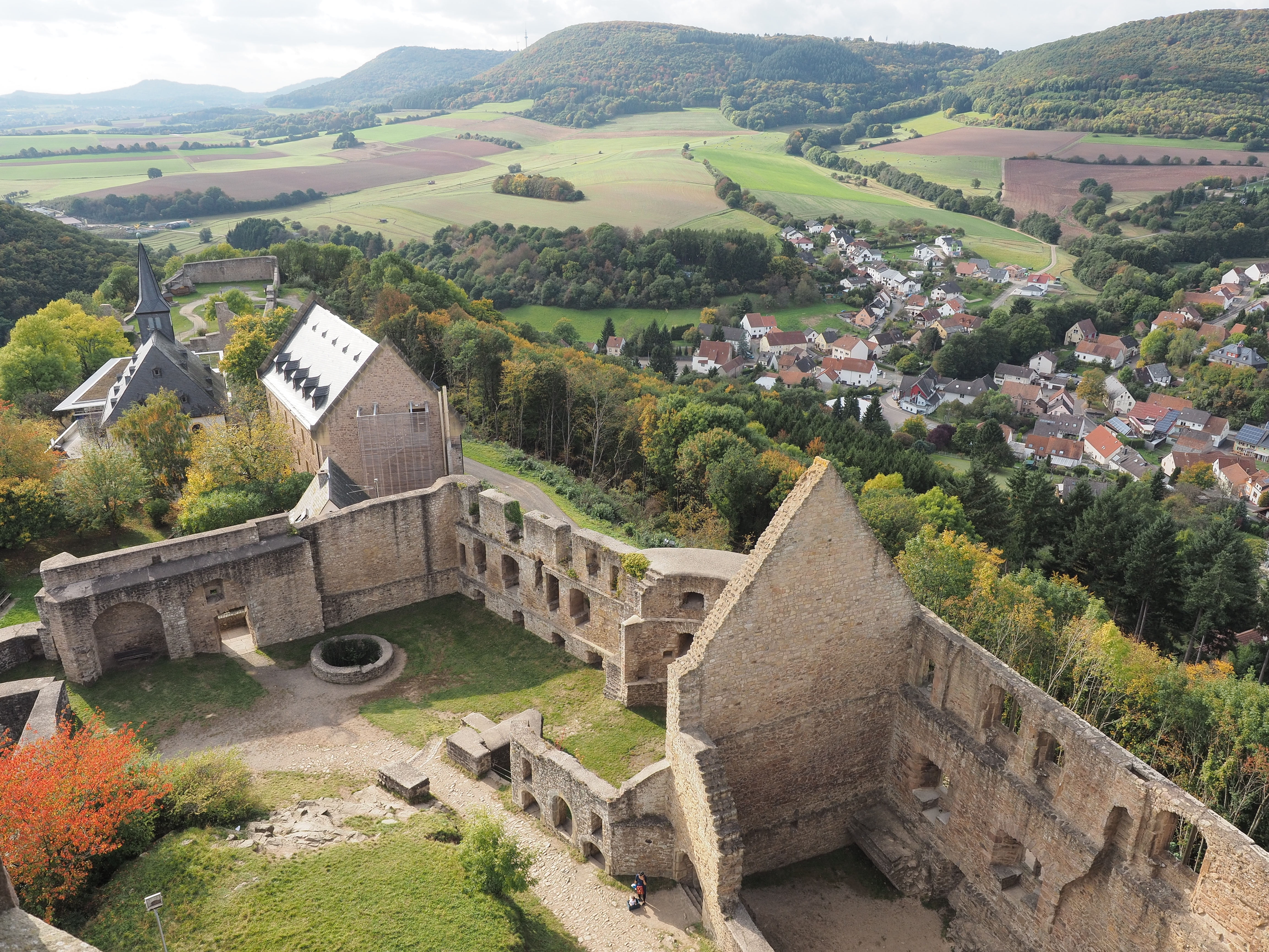 Ausflugsziel von Kaiserslautern aus - Burg Lichtenberg von oben