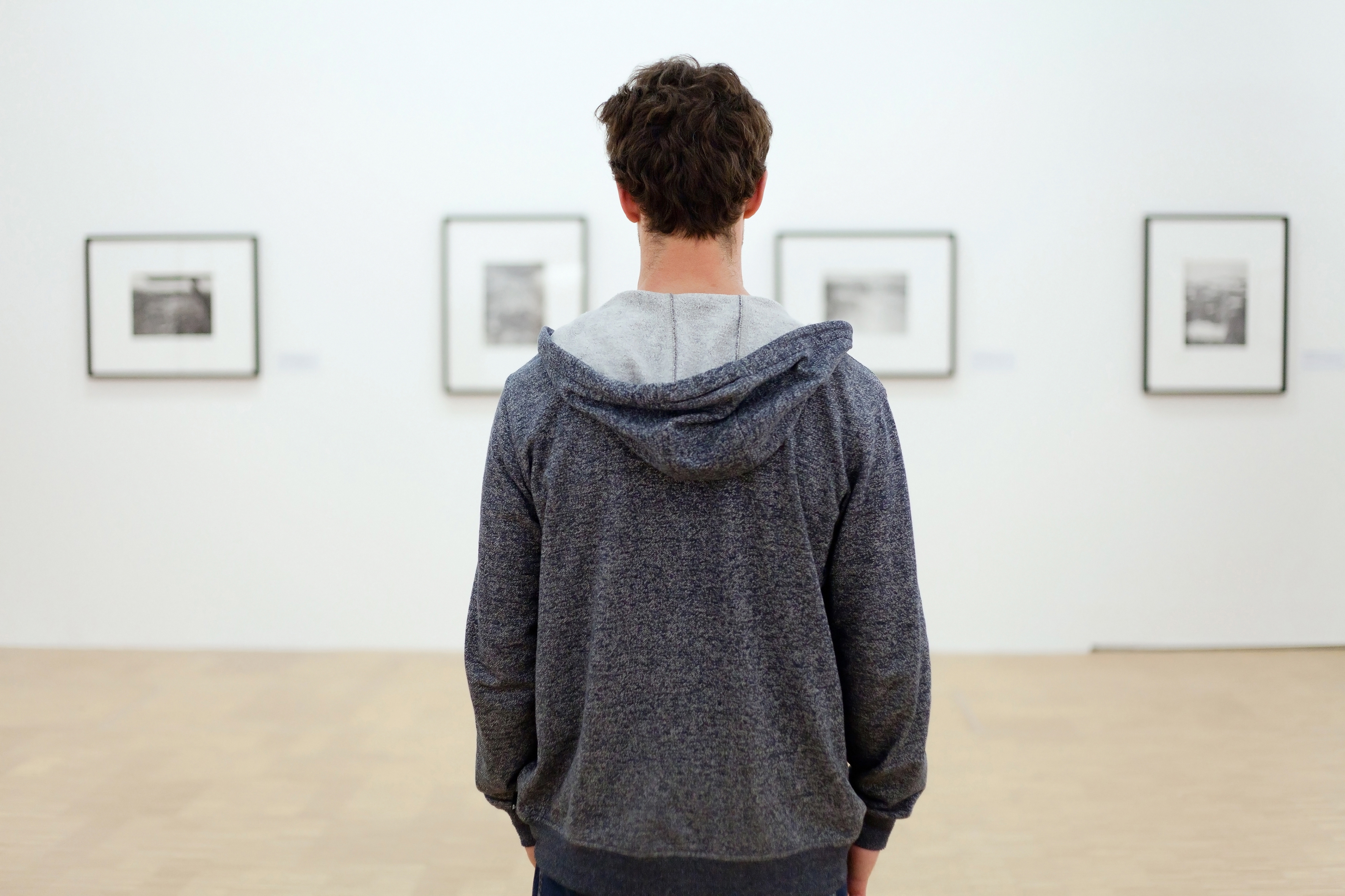 Mönchengladbach - Besucher im Museum Abteiberg