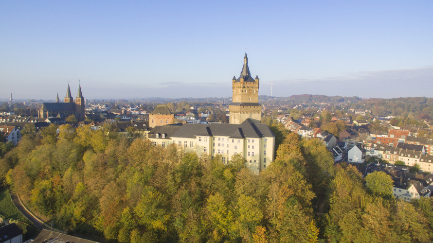 Ansicht der Stadt Kleve mit der Sehenswürdigkeit Schwanenburg