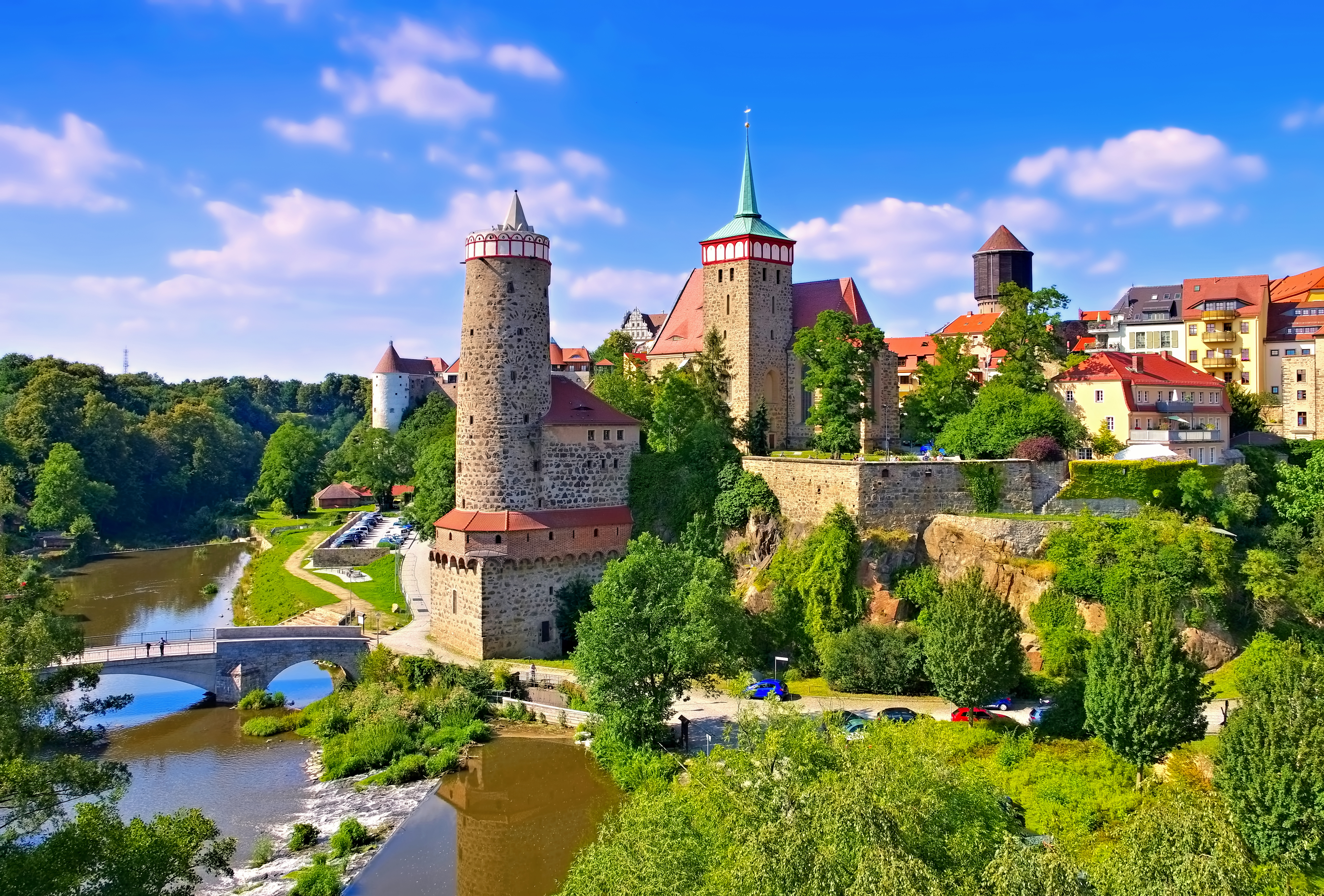 Ansicht der Stadt Bautzen mit Stadtmauer und Fluss 