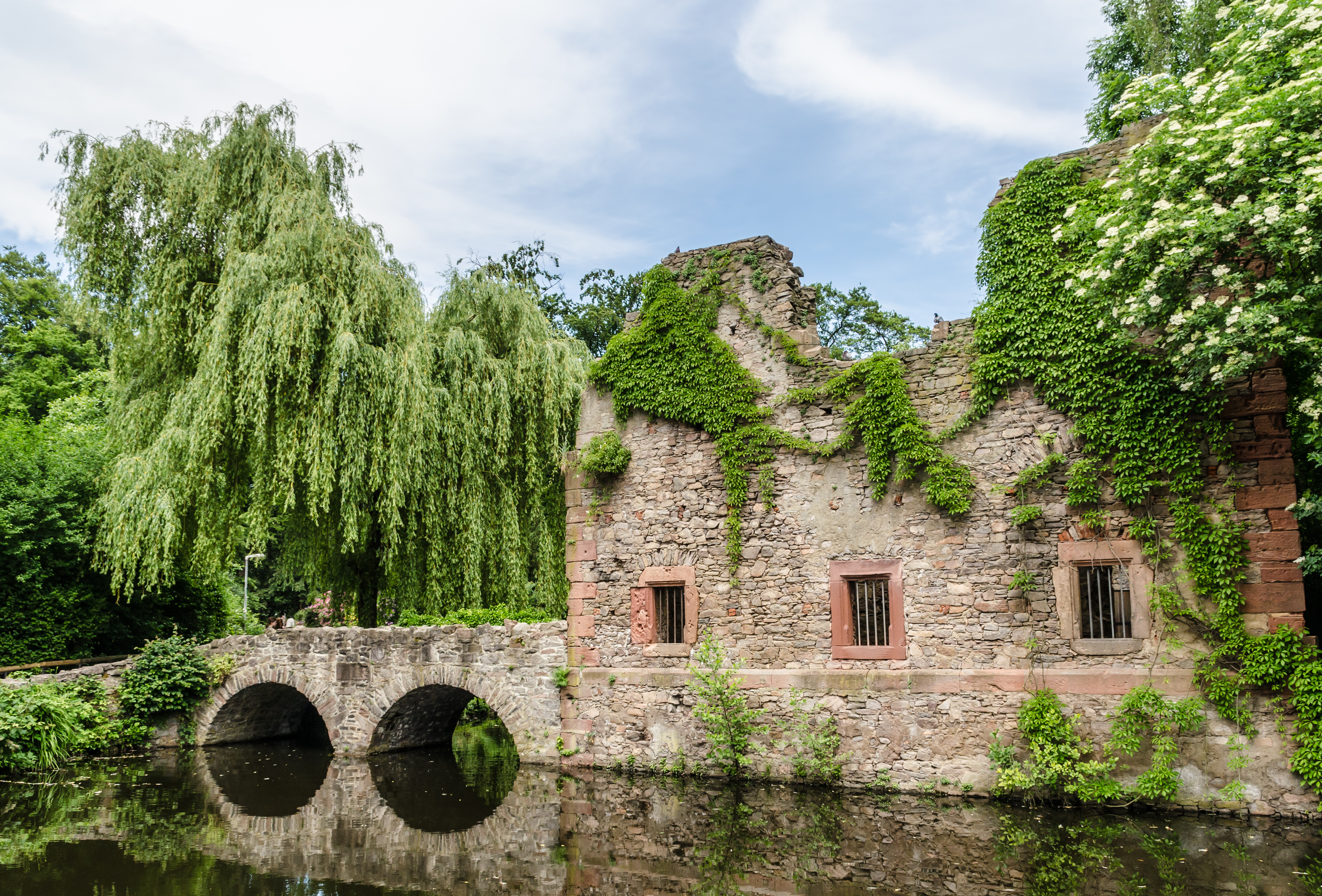 Aschaffenburg - Ruine im Park Schöntal