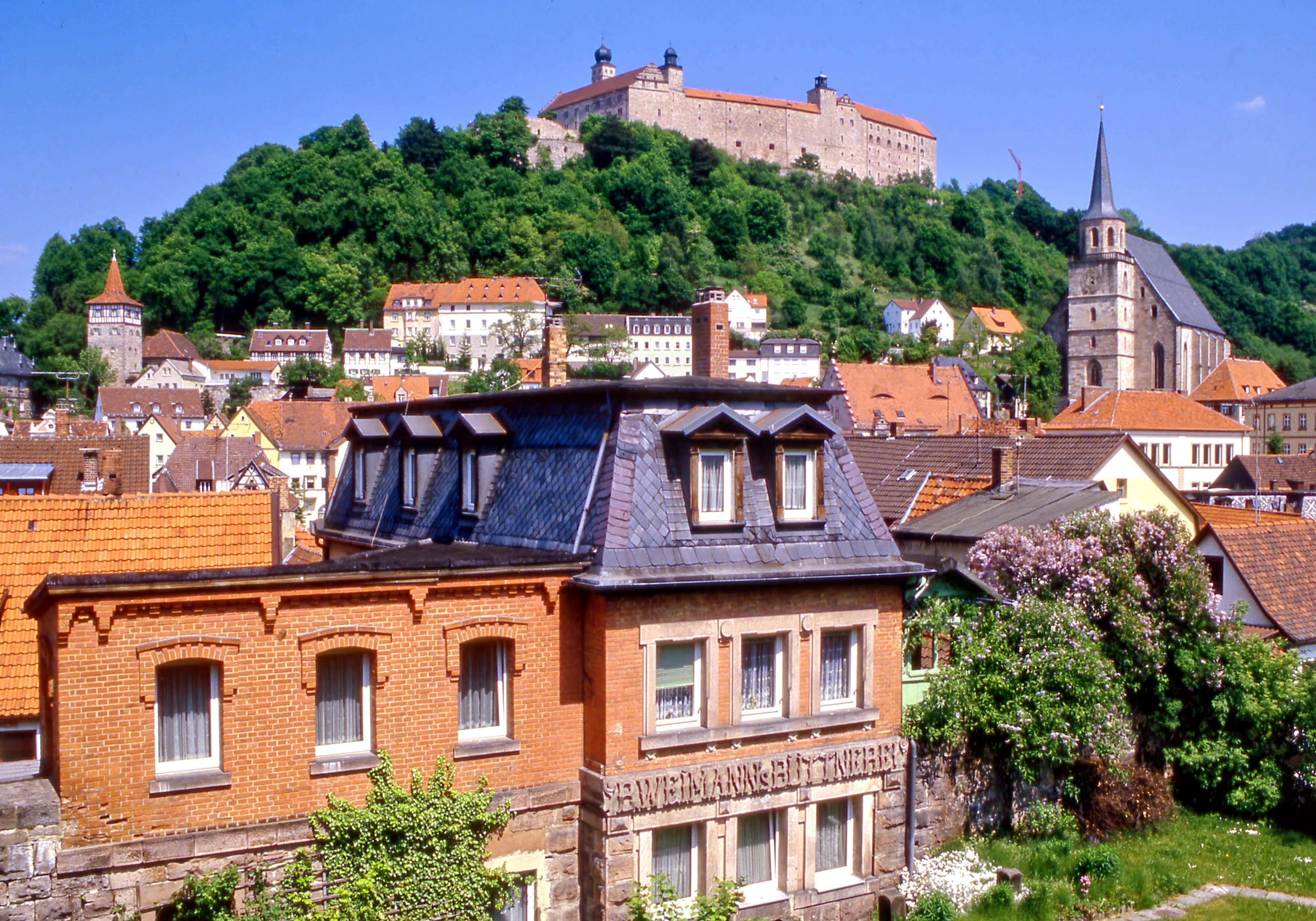 Ansicht der Stadt Kulmbach mit Blick auf die Innenstadt und Burg Plassenburg