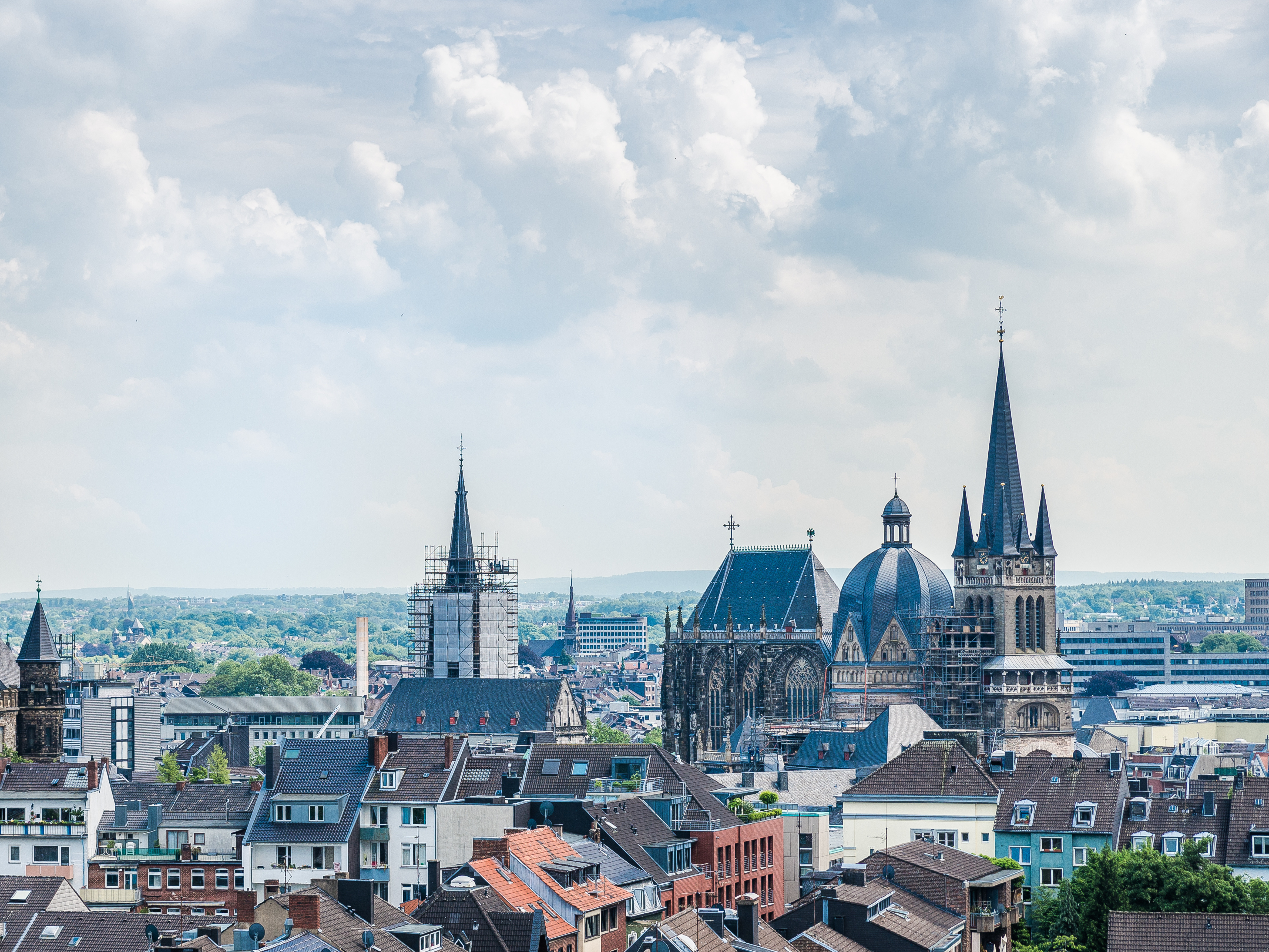 Ansicht der Stadt Aachen mit der Sehenswürdigkeit Aachener Dom 