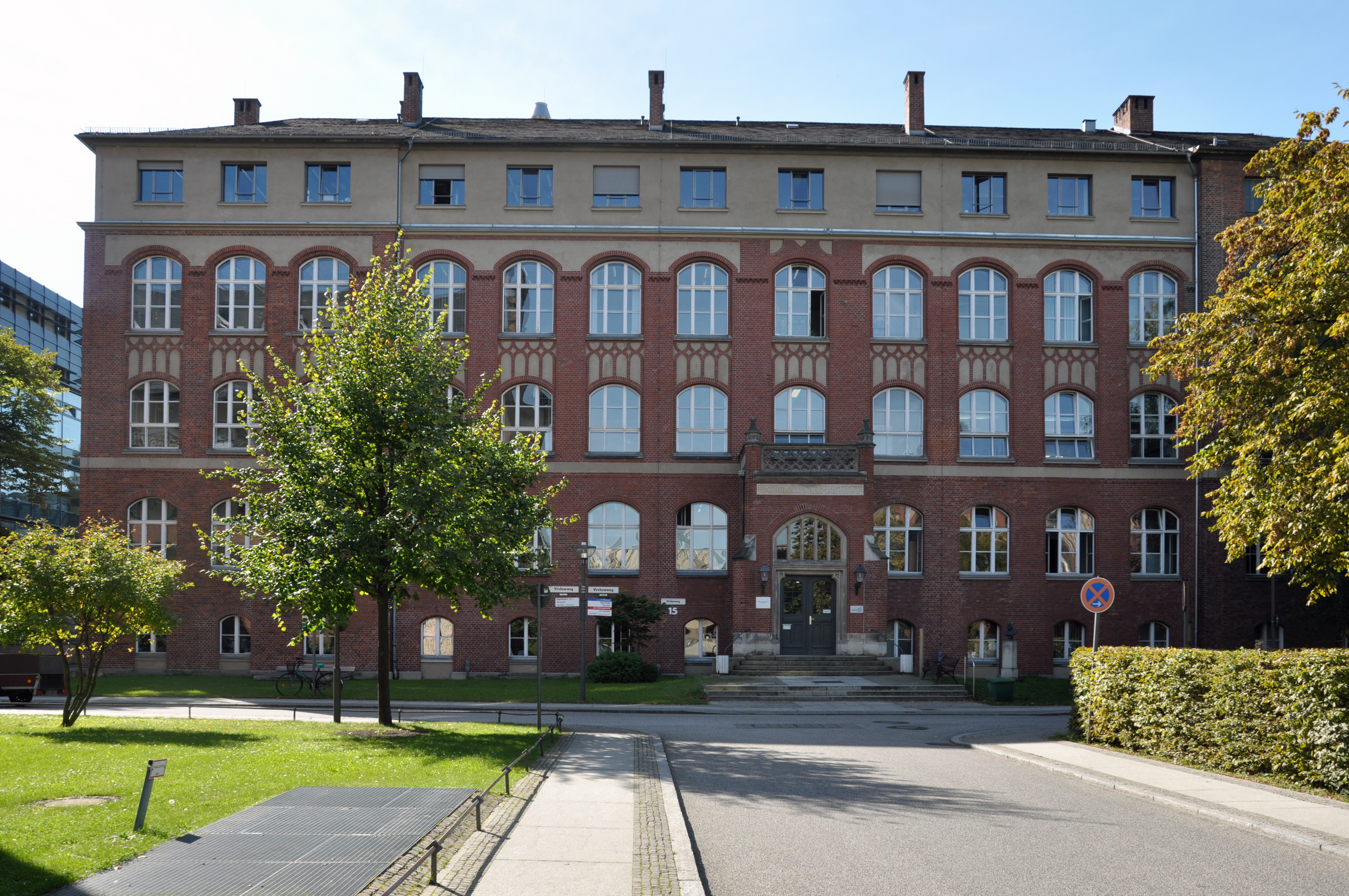 Bildau & Bussmann Example Image - Charite 80