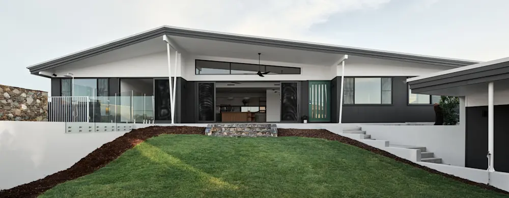 axon-midcenturymodern-exterior-silex-happyhaus-jameshardie-1-Article Header