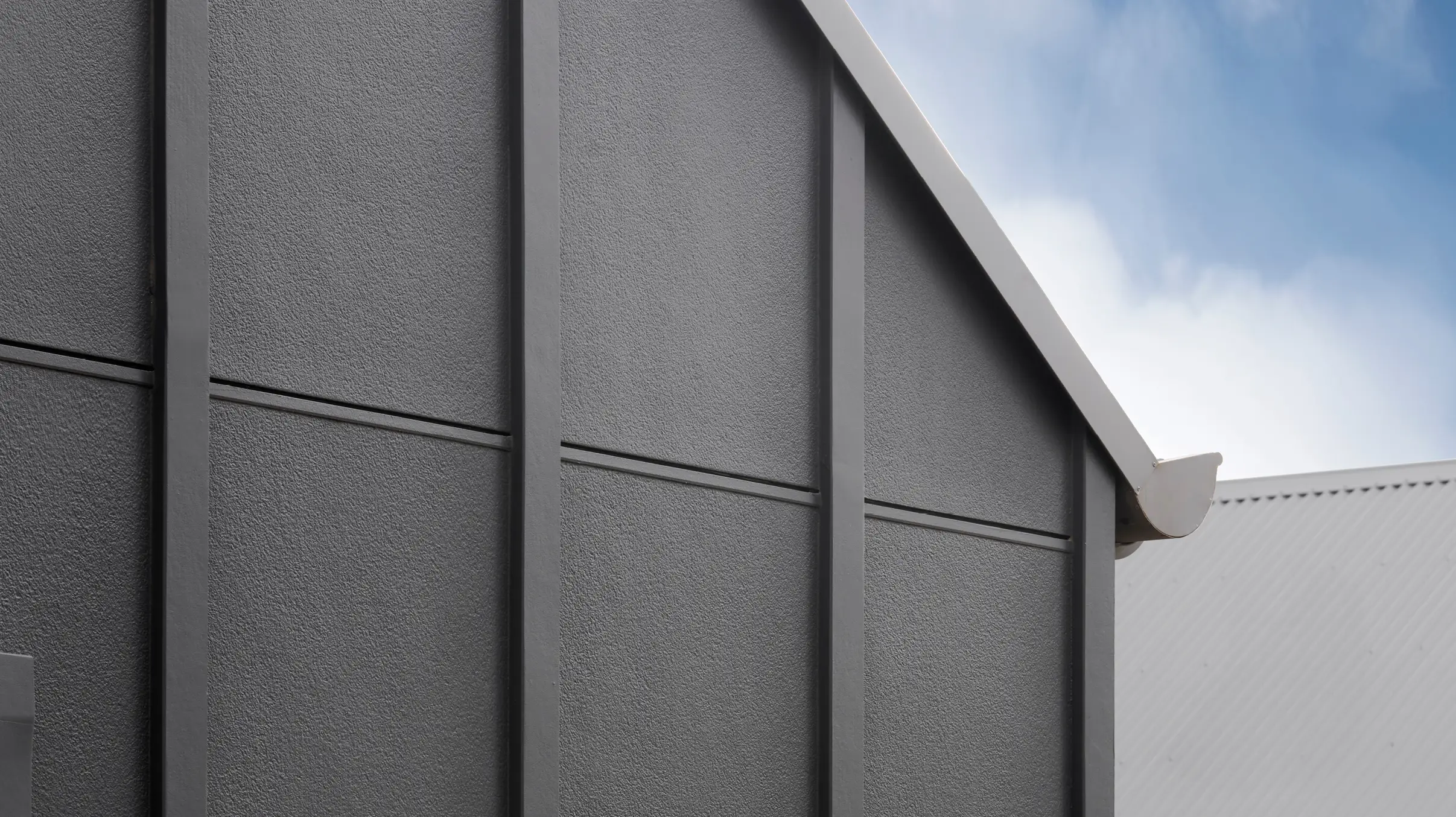 DESKTOP_hardie-fine-texture-axent-trim-exterior-TheBlock2025-House5-Daylesford-Julian-Brenchley-jameshardie3