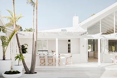 linea-weatherboard-moderncoastal-alfresco-house8-threebirdsrenovations-jameshardie-7