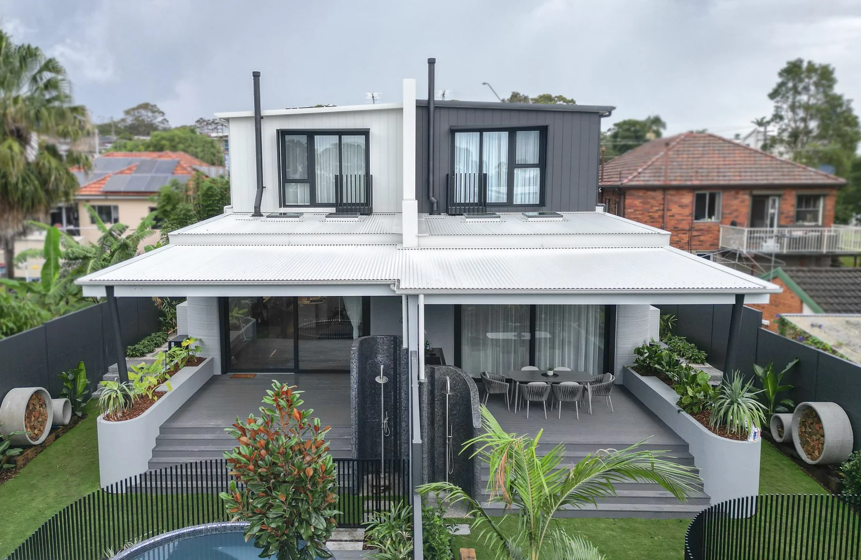 oblique-cladding-exterior-barn-box-modern-sydney-contour3D-monumentalbuildinggroup-grouparchitects-jameshardie-14