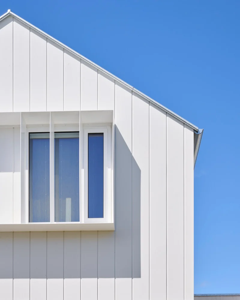 hardie-oblique-cladding-exterior-modernheritage-williamstown-ultrabuilders-katevernonarchitects-nikoleramsayphotography-jameshardie-4-JH Image Gallery Vertical