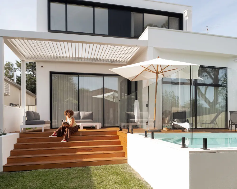 brushed-concrete-axon-boxmodern-exterior-bennettstreet-futureflip-jameshardie-105-Image Gallery JH Website