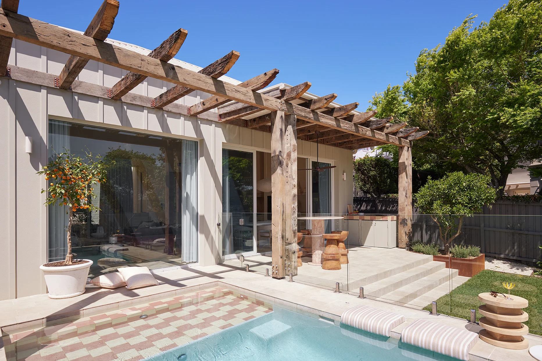 hardie-fine-texture-cladding-axent-trim-external-threebirds-house17-james-hardie-31