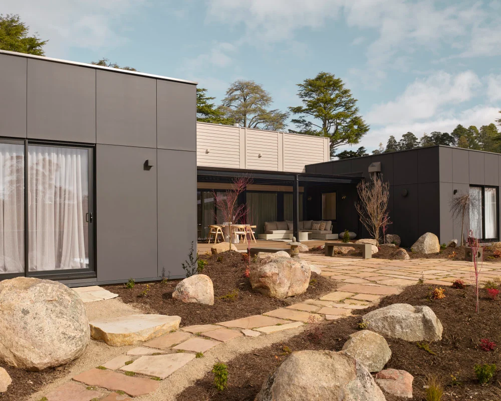 matrix-cladding-linea-weatherboard-exterior-TheBlock2025-House2-Daylesford-Julian-Brenchley-jameshardie4-Image Gallery JH Website