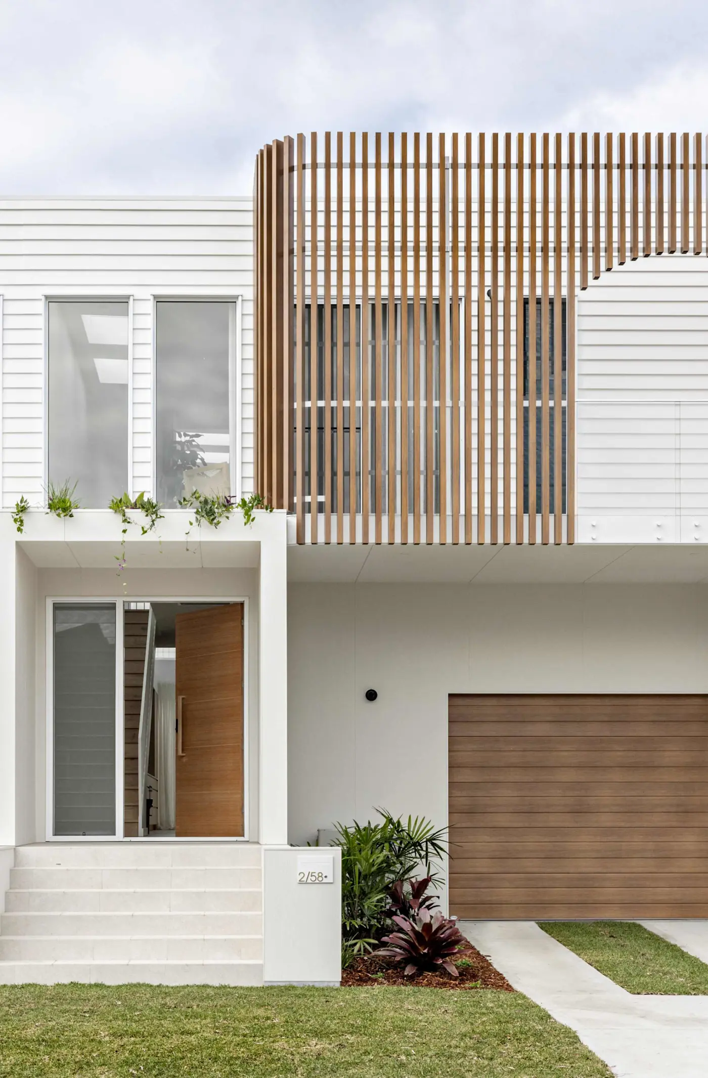 brushed-concrete-linea-modern-exterior-wickham-ortonhaus-jameshardie-22 edit