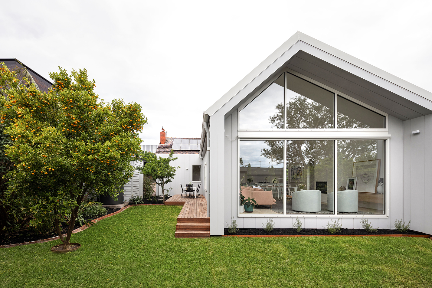 stria-cladding-exterior-modern-extension-bentleigh-dylanjamesphoto-jameshardie-3 blog