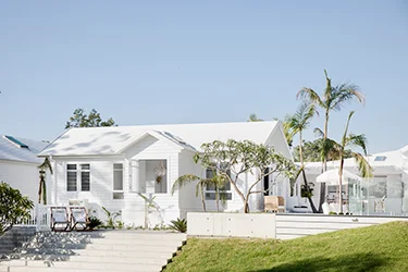 linea-weatherboard-moderncoastal-glenhaven-house8-threebirdsrenovations-jameshardie-2