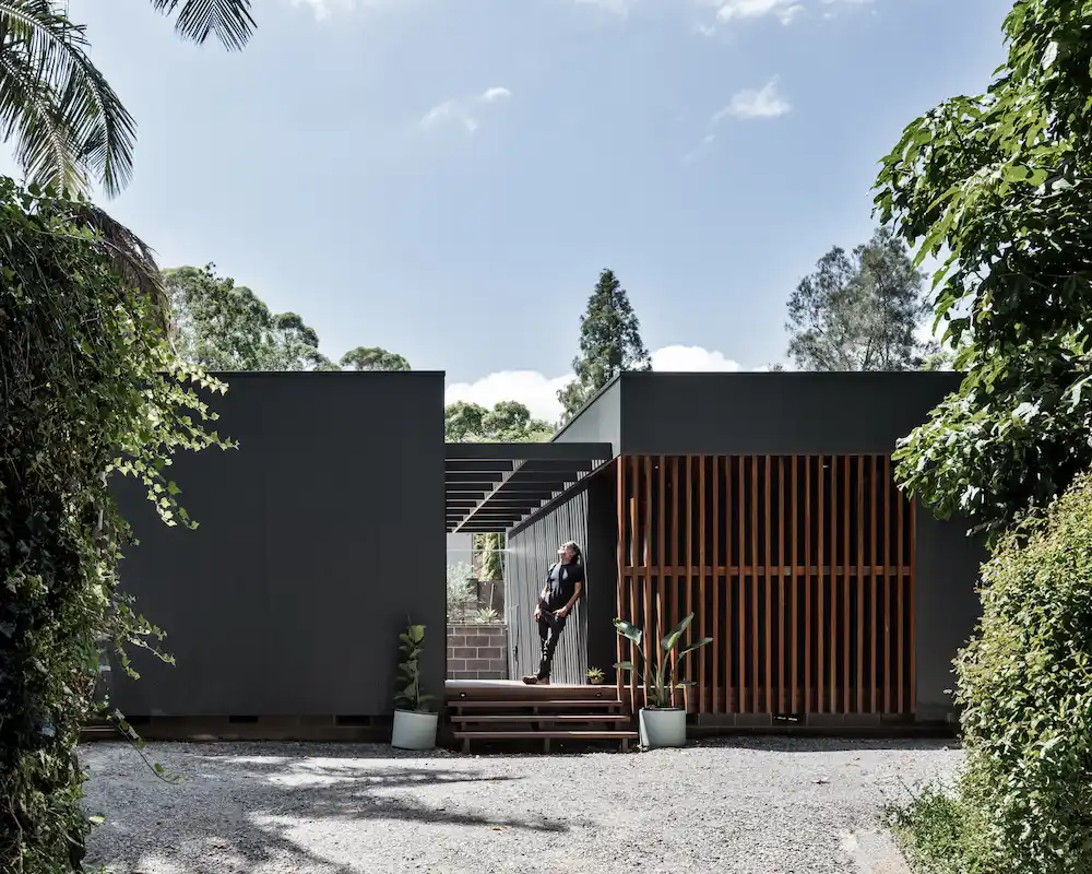 hardie-brushedconcrete-cladding-exterior-japandi-alexurenadesignstudio-jameshardie-3