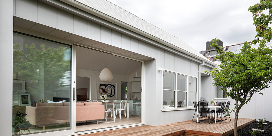 stria-cladding-exterior-modern-extension-bentleigh-dylanjamesphoto-jameshardie-2 THEBLOCK beforeafterslider