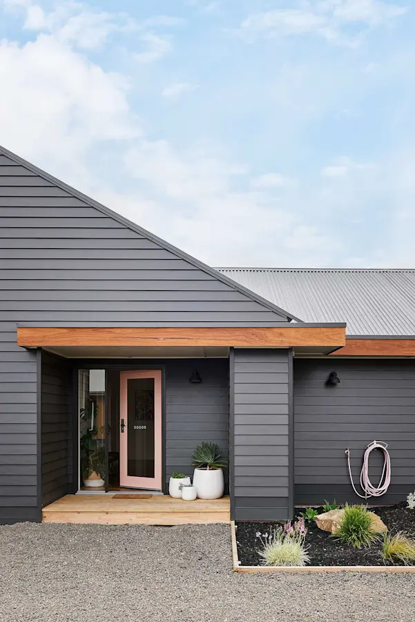 linea-weatherboard-exterior-barn-bannockburn-hamlanhomes-nikoleramsay-jameshardie-1